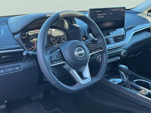 Used 2024 Nissan Altima 2.5 SR w/ SR Premium Package image 11