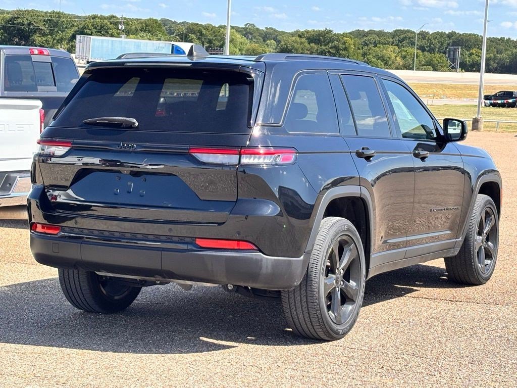 Used 2023 Jeep Grand Cherokee Altitude AWD/4WD image 7