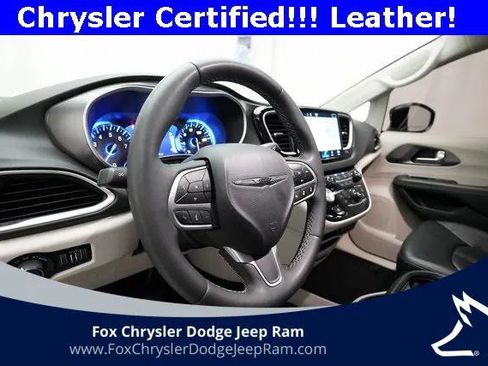 Certified 2024 Chrysler Pacifica Touring-L image 8