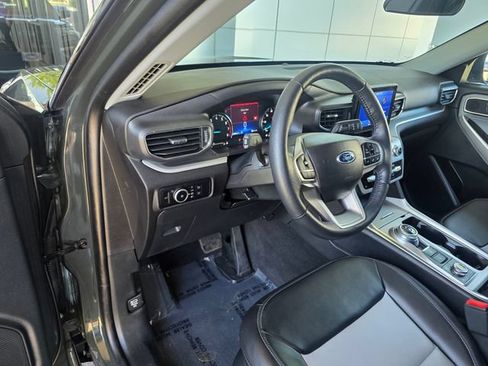 Used 2023 Ford Explorer XLT w/ Equipment Group 202A AWD/4WD image 28