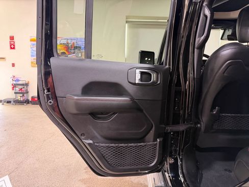 Used 2024 Jeep Wrangler Unlimited Rubicon image 27