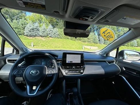 Used 2024 Toyota Corolla Cross LE w/ Moonroof Package AWD/4WD image 29