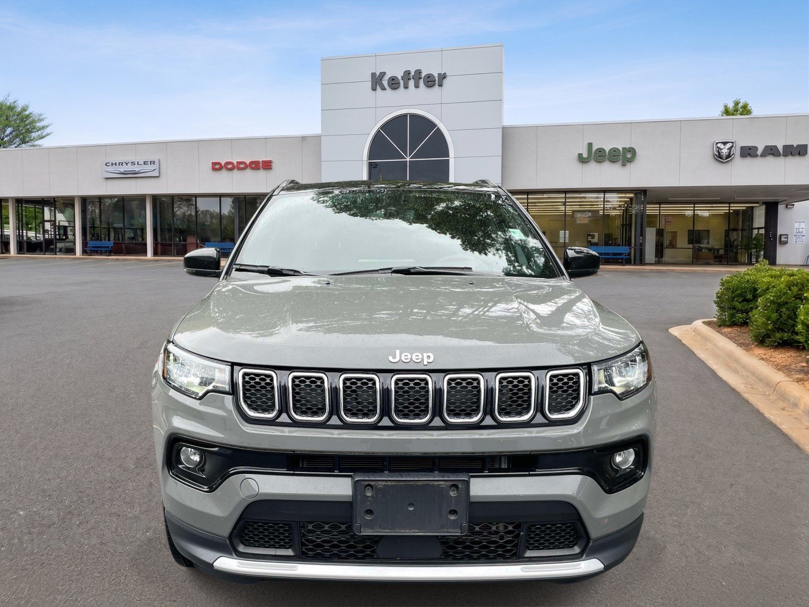 Used 2024 Jeep Compass Limited w/ Sun and Sound Group AWD/4WD image 2