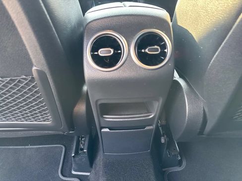 Used 2023 Mercedes-Benz GLB 250 image 29