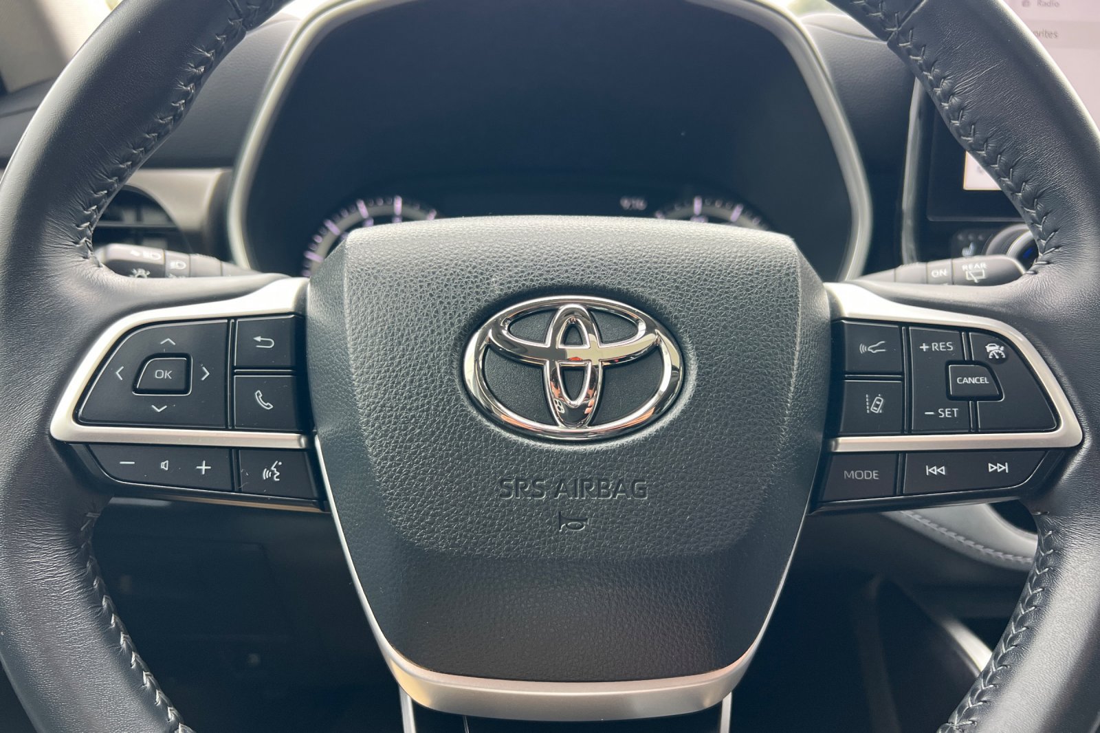 Used 2023 Toyota Highlander XLE AWD/4WD image 24