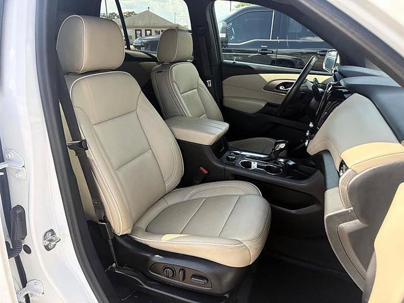Used 2023 Chevrolet Traverse Premier FWD image 36