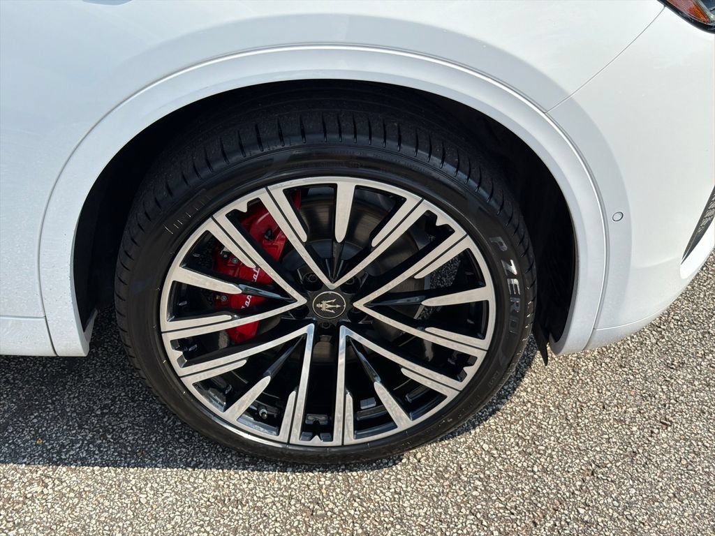 Used 2023 Maserati Grecale Modena AWD/4WD image 12