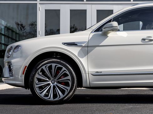 Used 2023 Bentley Bentayga Extended Wheelbase image 13