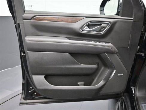 Used 2024 Chevrolet Suburban Premier w/ Advanced Technology Package image 9
