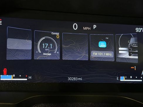 Certified 2023 Jeep Grand Cherokee Overland w/ Luxury Tech Group IV AWD/4WD image 15