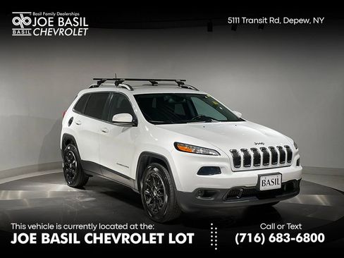 Used 2017 Jeep Cherokee Latitude w/ Cold Weather Group AWD/4WD image 1