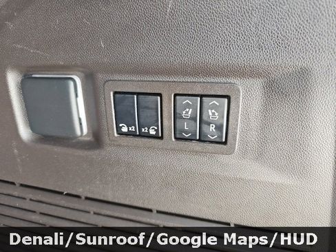 Used 2023 GMC Yukon Denali image 32