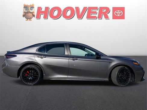 Used 2023 Toyota Camry SE image 2