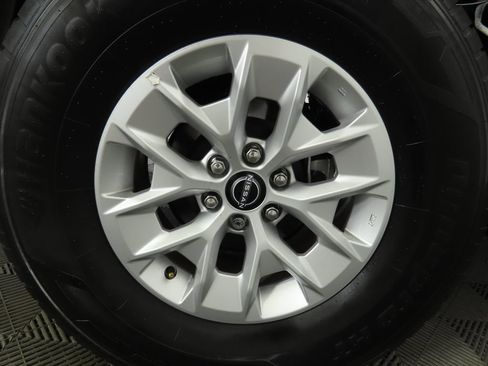 Used 2024 Nissan Frontier SV w/ Technology Package image 32