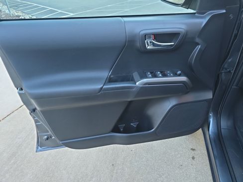 Used 2023 Toyota Tacoma TRD Off-Road image 28