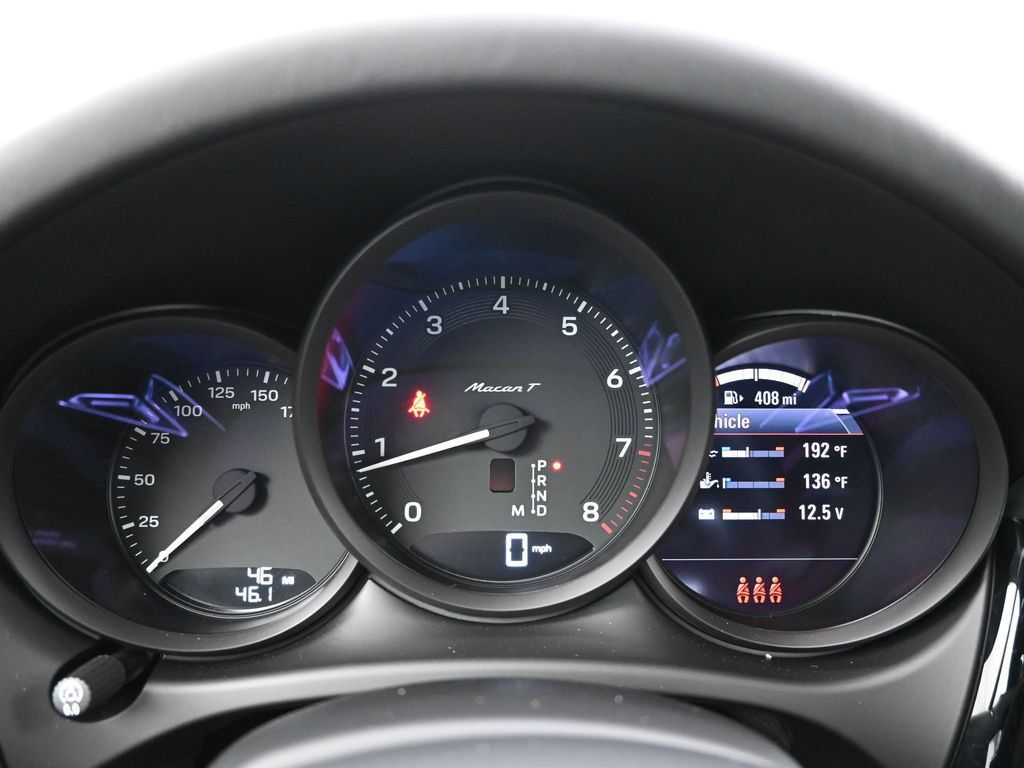 Certified 2025 Porsche Macan AWD/4WD image 9