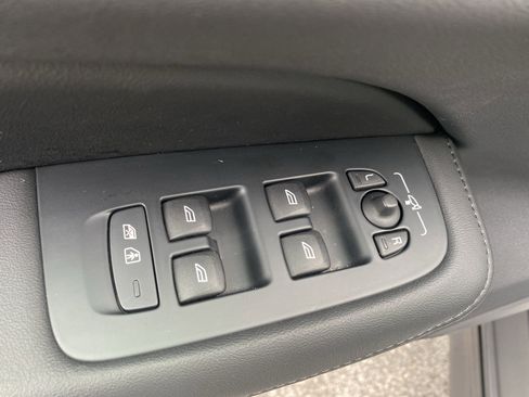 Used 2025 Volvo V60 B5 Cross Country Plus image 28