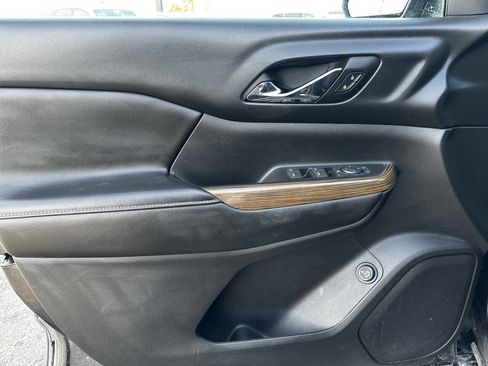 Used 2017 GMC Acadia SLE image 22