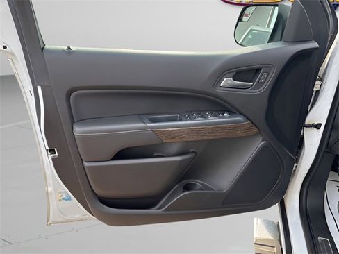 Used 2018 GMC Canyon Denali image 6