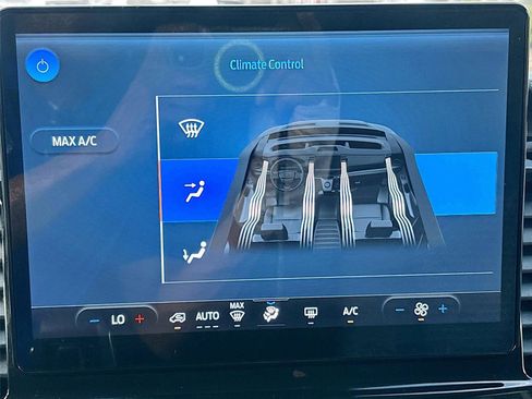 Used 2023 Ford Transit 350 XLT image 17