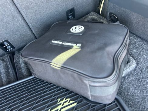 Used 2018 Volkswagen Tiguan SEL FWD image 29