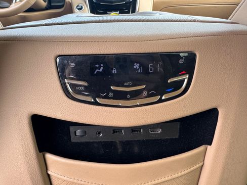 Used 2020 Cadillac Escalade ESV Platinum AWD/4WD image 33