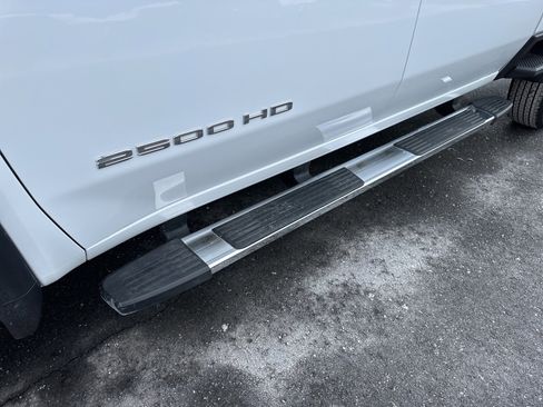 Used 2023 GMC Sierra 2500 SLT w/ SLT Premium Package image 9