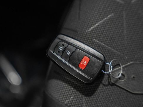 Used 2025 Toyota RAV4 XLE image 41