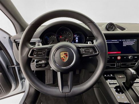 Certified 2025 Porsche Macan image 15