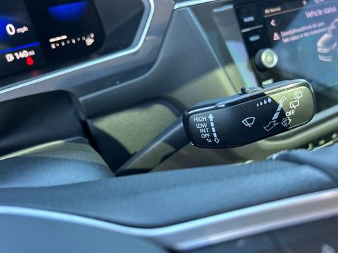 Used 2023 Volkswagen Tiguan SE image 15