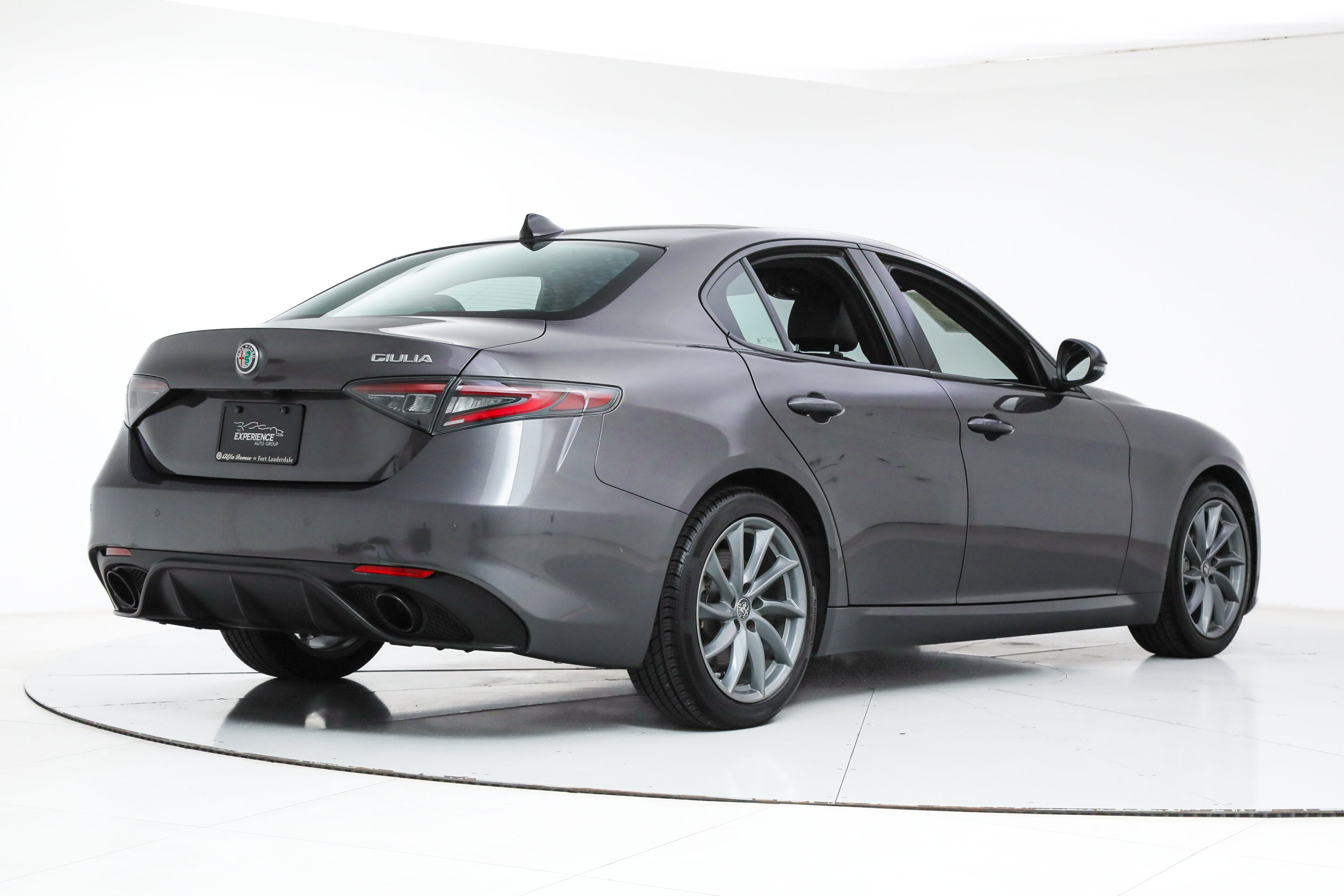 Used 2025 Alfa Romeo Giulia w/ Driving Assist Package RWD image 5