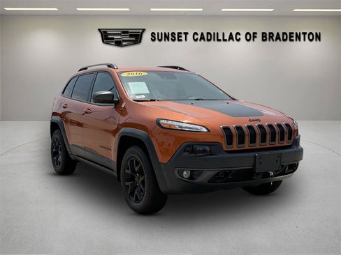 Used 2016 Jeep Cherokee Trailhawk w/ Comfort/Convenience Group AWD/4WD image 1