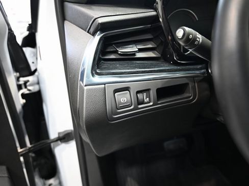 Used 2025 Cadillac XT5 Premium Luxury image 28