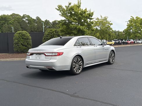 Used 2019 Lincoln Continental Select FWD image 3