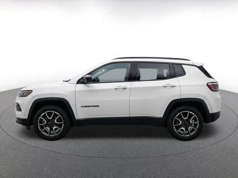 Used 2025 Jeep Compass Trailhawk AWD/4WD image 4