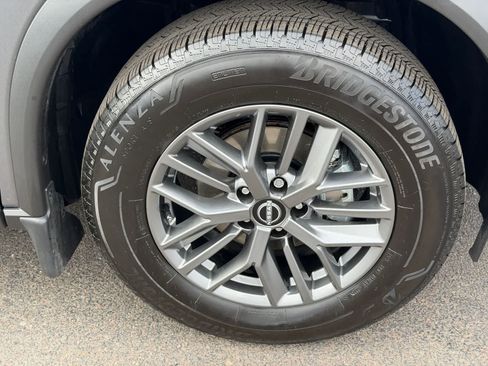 Used 2024 Nissan Rogue S FWD image 10