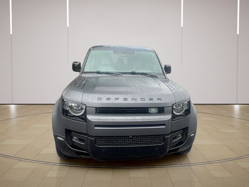Used 2025 Land Rover Defender 130 X-Dynamic SE AWD/4WD image 10