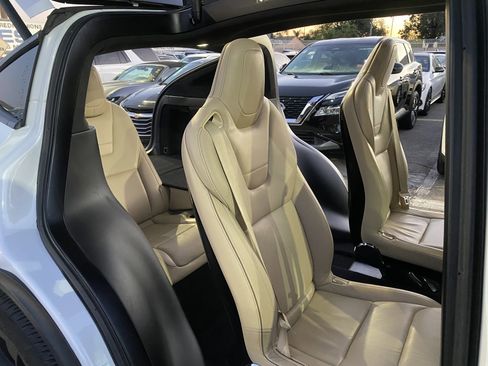 Used 2016 Tesla Model X 75D image 19