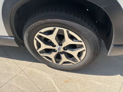 Used 2023 Subaru Forester Premium w/ Popular Package #1 image 11