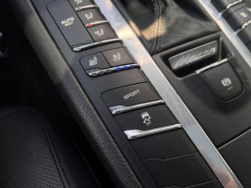 Used 2018 Porsche Macan AWD/4WD image 27