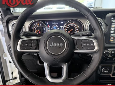 Used 2020 Jeep Gladiator Overland AWD/4WD image 19