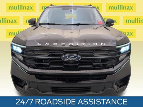 Used 2025 Ford Expedition Active RWD image 15