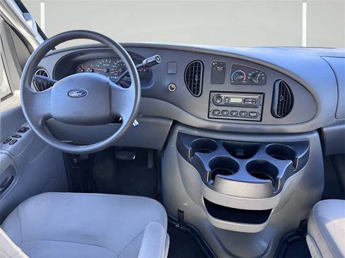 Used 2006 Ford E-150 and Econoline 150 image 5