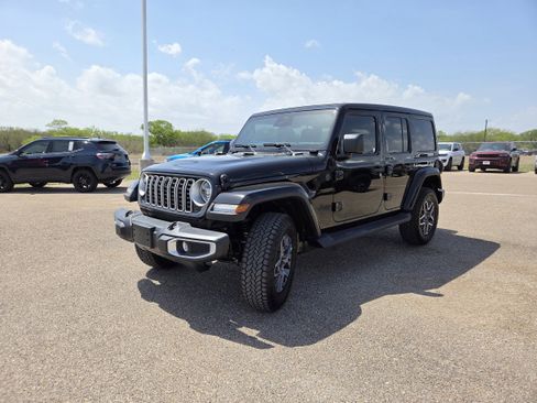 New 2026 Jeep Wrangler Unlimited Sahara AWD/4WD image 3