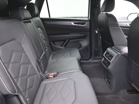 Used 2024 Volkswagen Atlas Cross Sport SE image 9