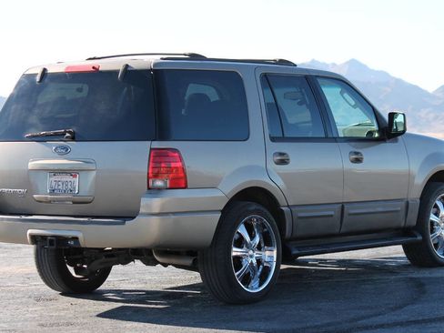 Used 2003 Ford Expedition XLT image 8