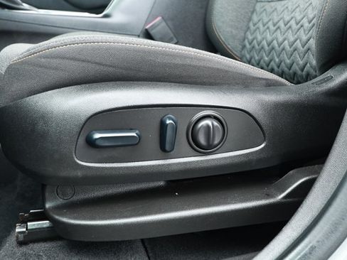 Used 2024 Chevrolet Equinox LT FWD image 22