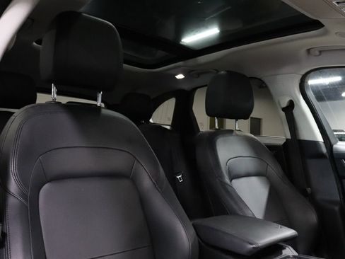 Used 2021 Jaguar F-PACE image 24