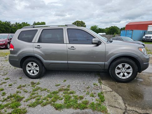 Used 2009 Kia Borrego LX w/ Convenience Pkg AWD/4WD image 17