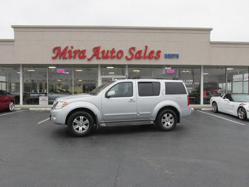 Used 2010 Nissan Pathfinder SE w/ SE Premium Journey Pkg image 1